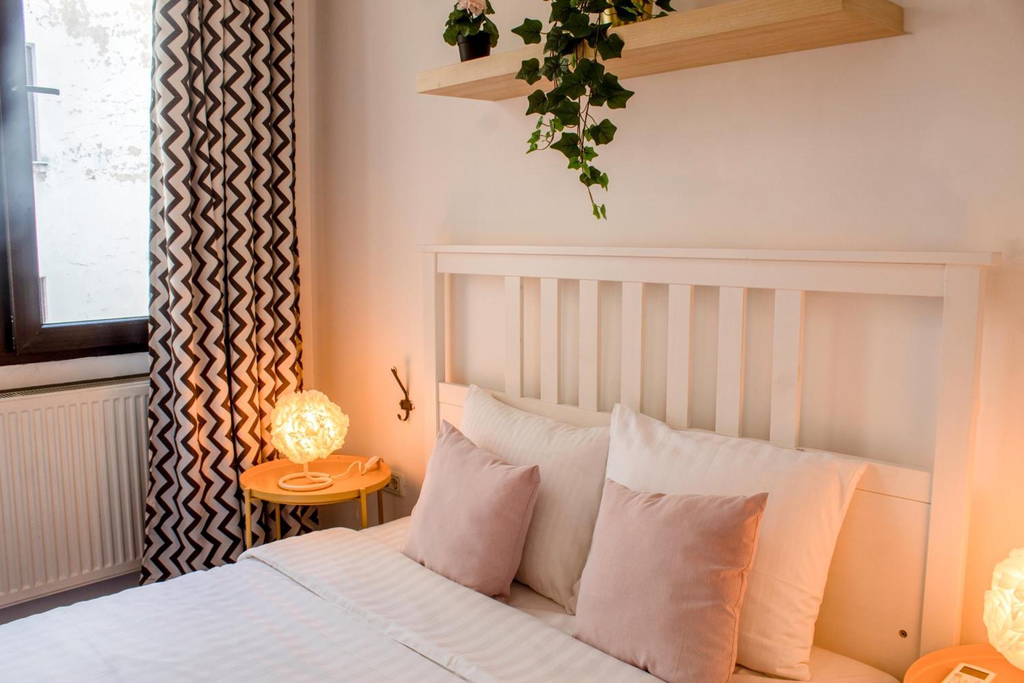 Domus Old Town Retreat Cozy & Central Бухарест Экстерьер фото
